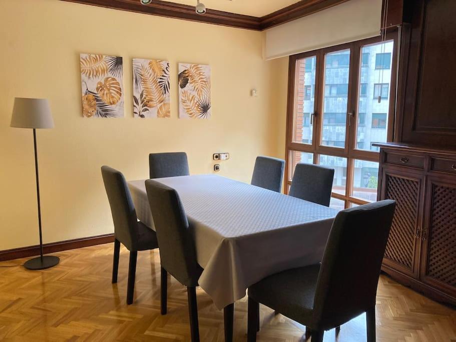 Centrico Apartamento De 2 Habitaciones By Bebalmy Oviedo Eksteriør billede