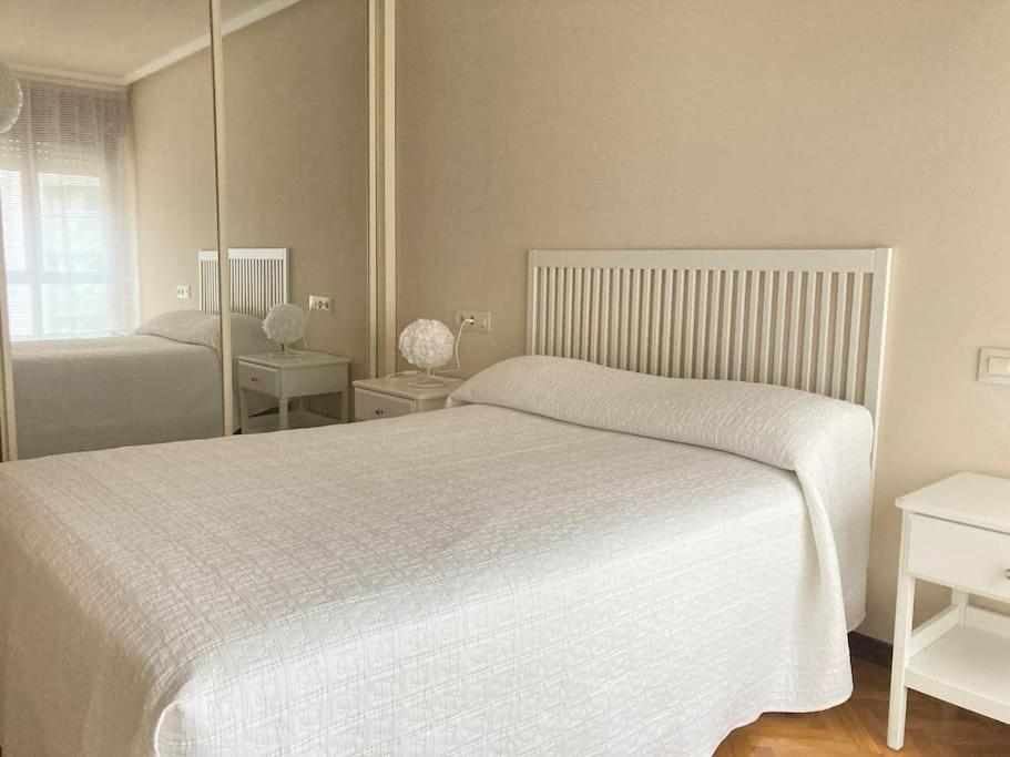 Centrico Apartamento De 2 Habitaciones By Bebalmy Oviedo Eksteriør billede